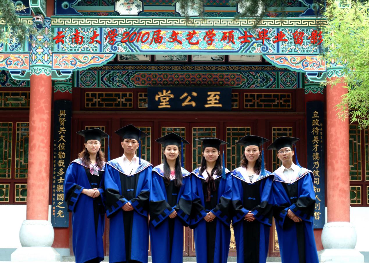 说明: 说明: 说明: （2010届）伟德国际victor19462010届文艺学硕士毕业留影